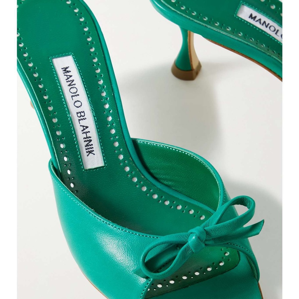 MANOLO BLAHNIK Size 42 or 12
Pertinanu bow-embellished leather sandals
